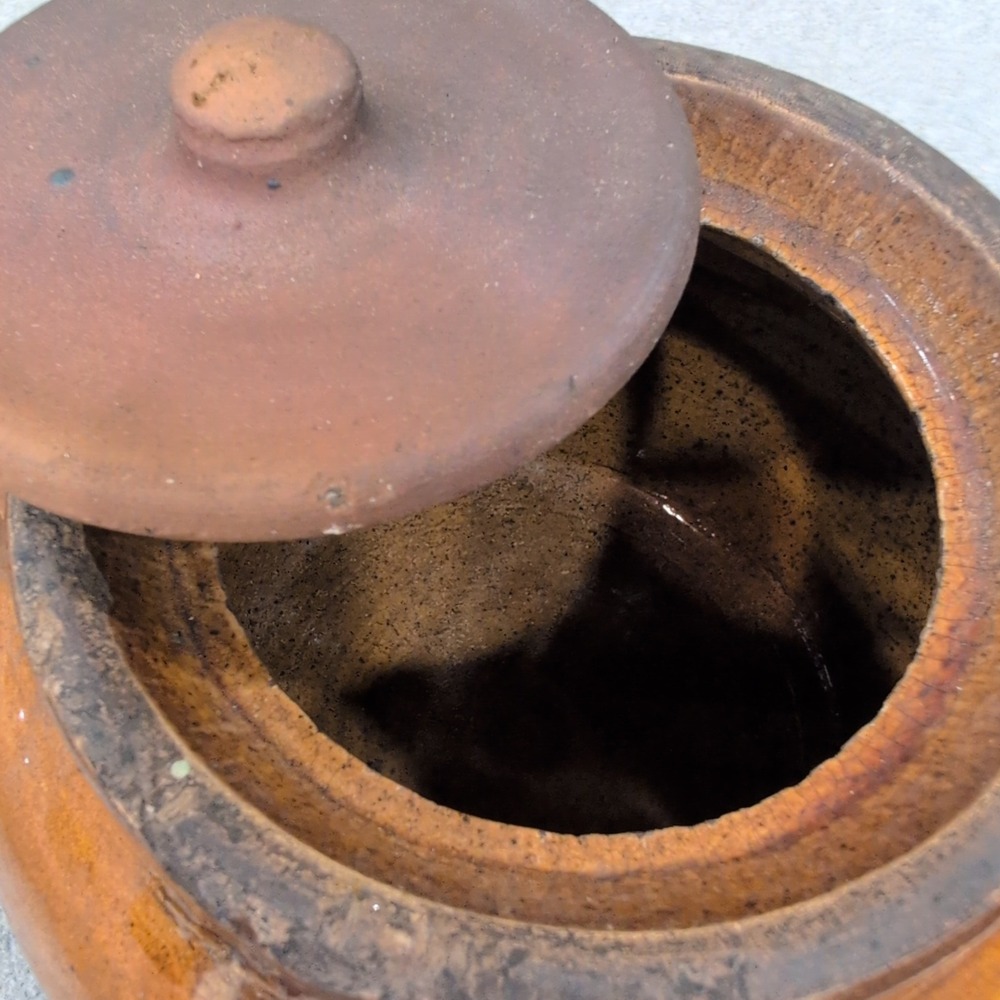 Antique Brown Glazed Stoneware Bean Pot with Lid Ribbed Base Dual Handles - Picture 6 of 7